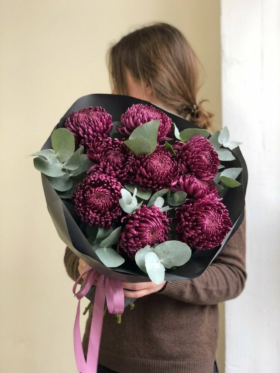 Моно-букет из 9 хризантем-бигуди